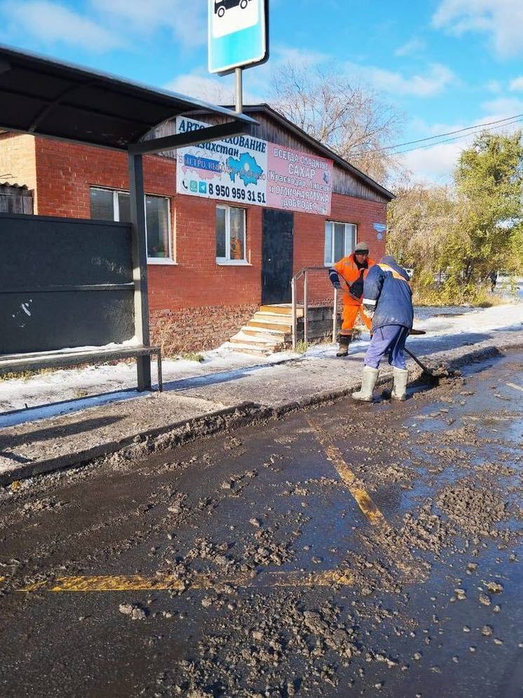 За выходные в Омске было использовано более 500 тонн противогололёдных материалов