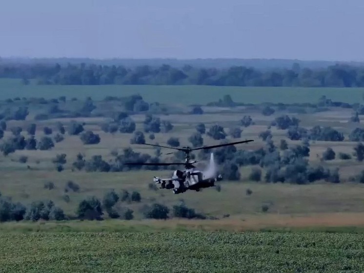 Ка-52М ракетными ударами уничтожили бронетехнику ВСУ в Курской области