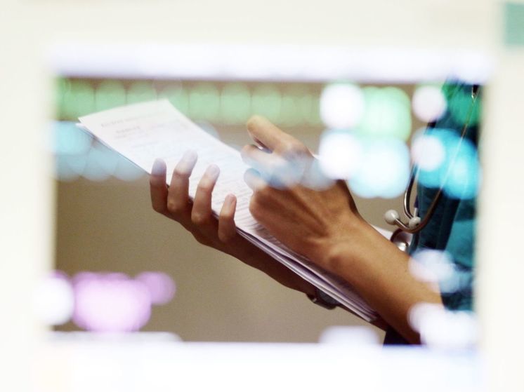 Юрист рассказала о компенсации в случае отказа в медпомощи по ОМС