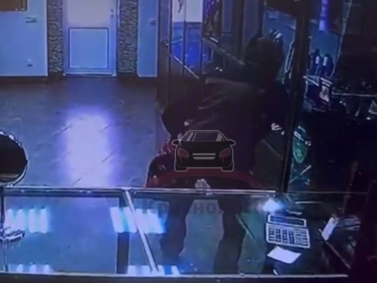 В Красноярском крае грабитель в маске напал на ювелирный магазин