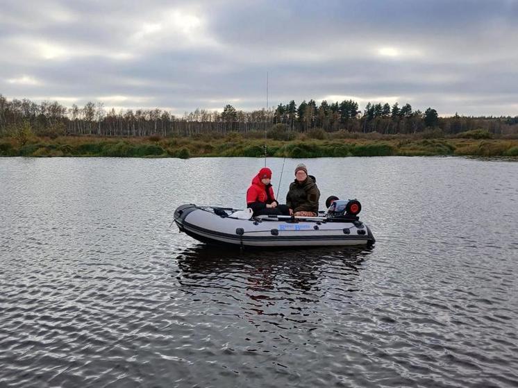 Спасатели помогли рыбакам в округе Шатура