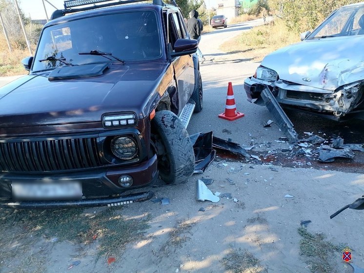 В Волгоградской области в ДТП с «Нивой» пострадали 4 человека