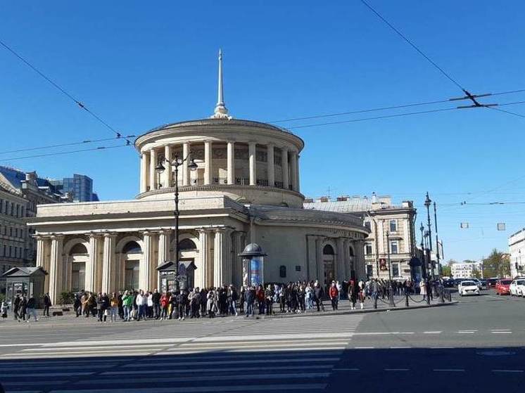 В Петербурге на «красной» ветке метро сломался поезд