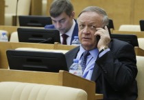 Член думского комитета по обороне Виктор Заварзин заявил, что в Курской области "непростая ситуация" и ВСУ "там цепляются", однако заявления властей Украины о контратаке в российском регионе он назвал ложью