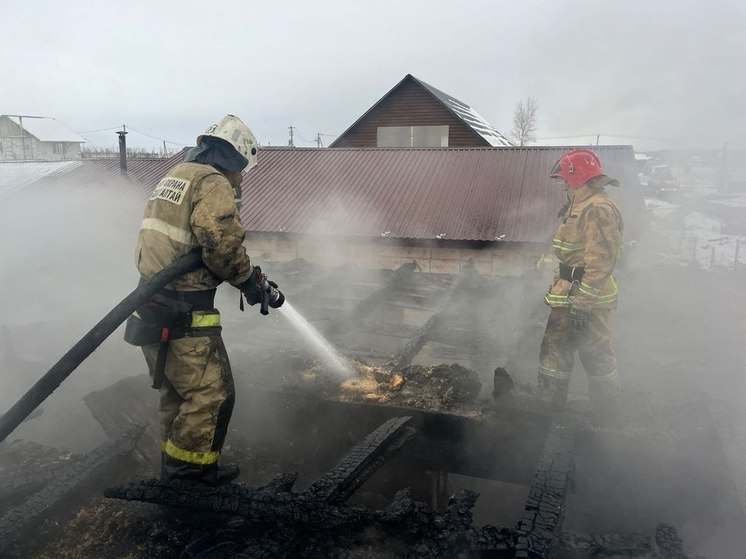 В одном из сел Республики Алтай сгорел жилой дом