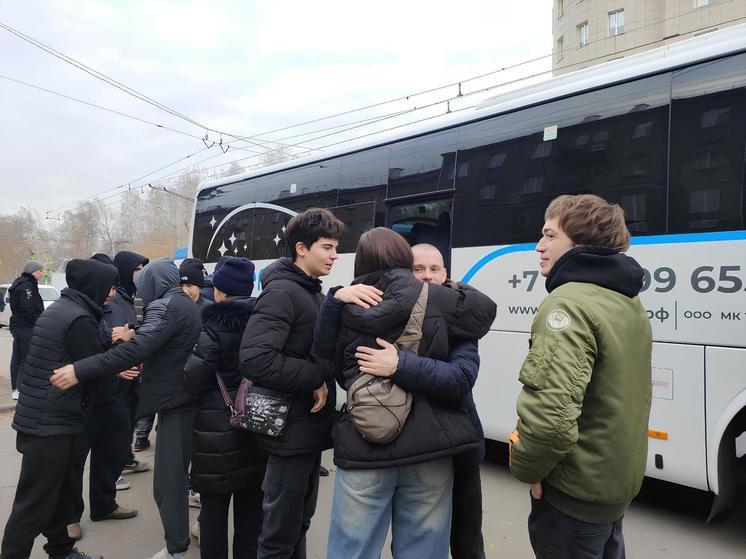 В Новосибирске проводили первых призывников в армию