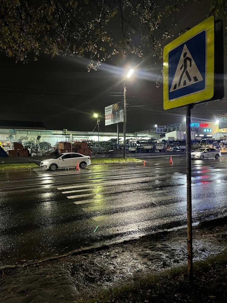 В Орле женщина на легковушке сбила маму с ребёнком
