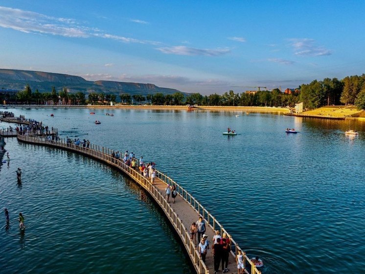 На кисловодском озере построили самый длинный кольцевой пирс на Ставрополье