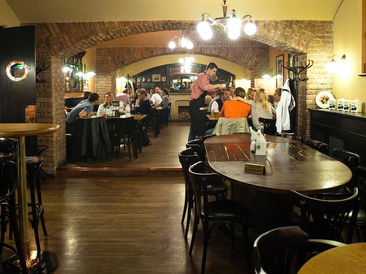 Вместо завсегдатаев пивных столица ждет культурных и состоятельных приезжих