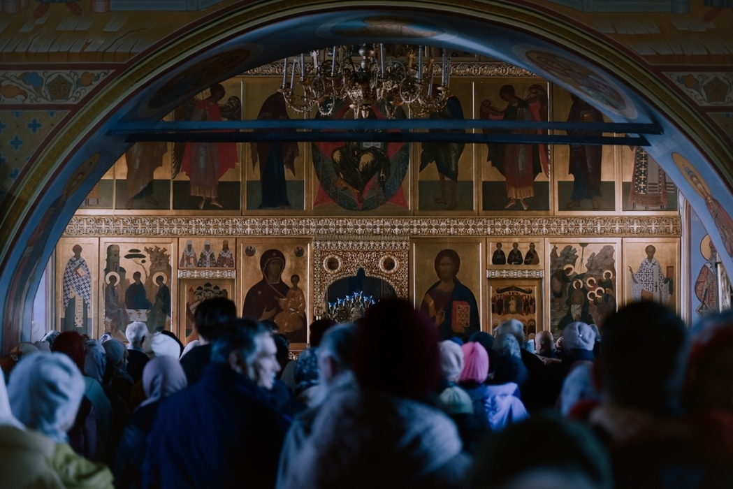 Тысячи томичей поклонились Поясу Пресвятой Богородицы: 15 фото из Богоявленского кафедрального собора 