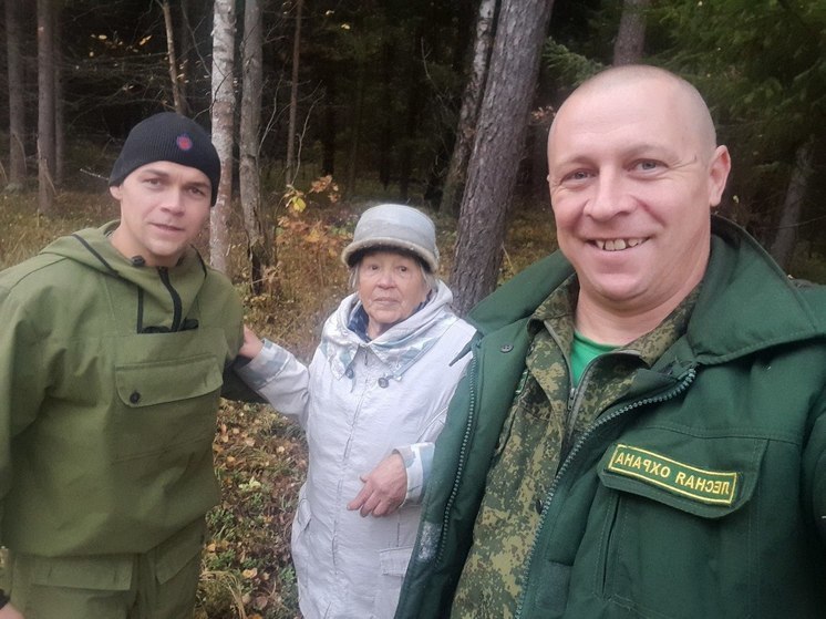 Заблудившуюся любительницу грибов нашли в лесу Подмосковья