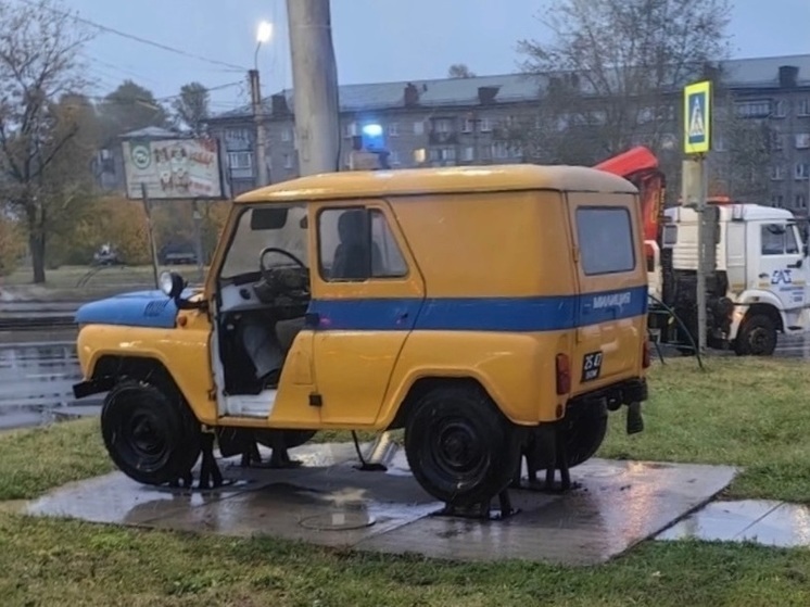 Два нетрезвых горожанина оторвали двери у милицейского УАЗика в Череповце