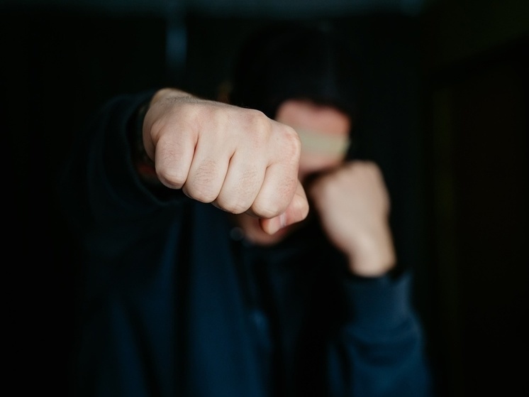 В Тверской области двое пьяных мужчин избили знакомого, чтобы поправить свое материальное положение