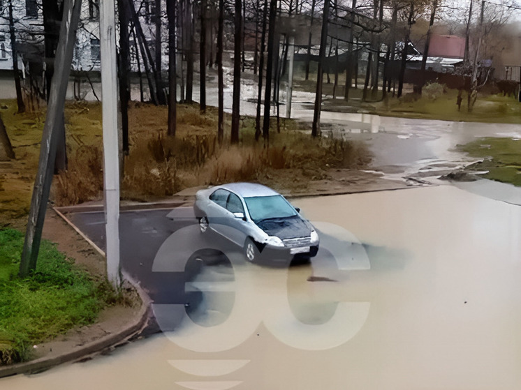 В Ногликах после дождя затопило благоустроенные дворы