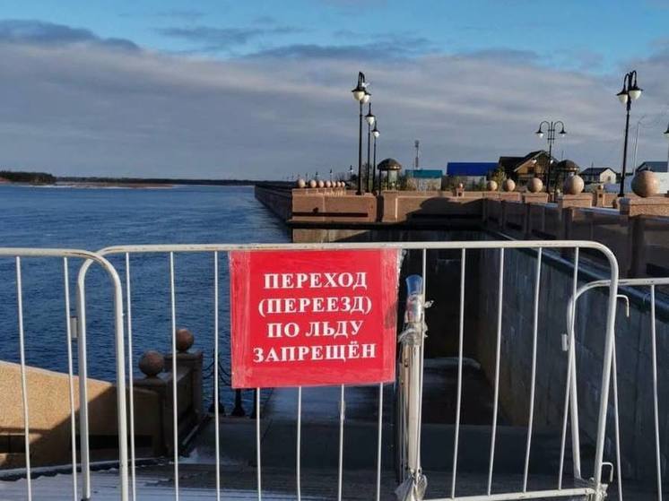 Выход и выезд на водоемы запретили в Пуровском районе из-за хрупкого льда