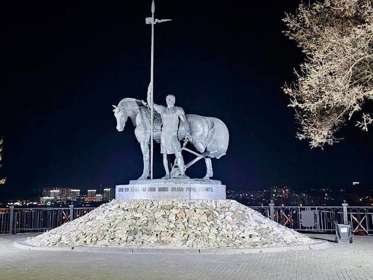 Новая подсветка появилась у памятника Первопоселенцу в Пензе