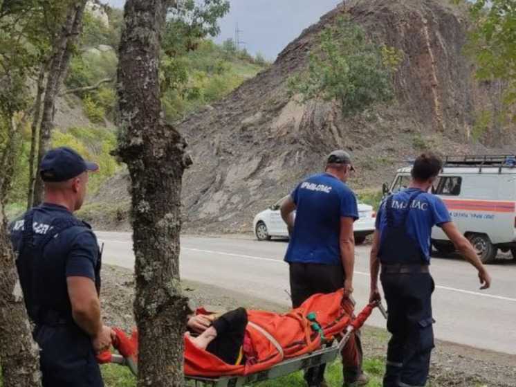 В Алуште помогли девушке, которая получила травму в горах