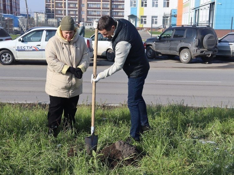 Глава Абакана Алексей Лемин принял участие в субботнике в Арбане