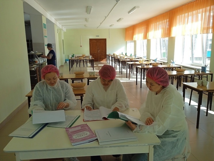 Родители Калмыкии проводят контроль организации питания в школах