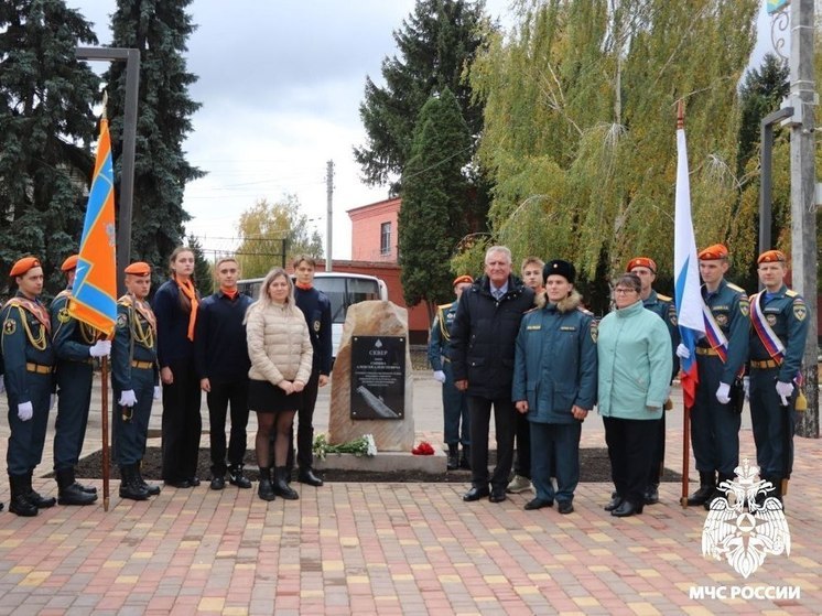 В орловской глубинке увековечили память погибшего спасателя