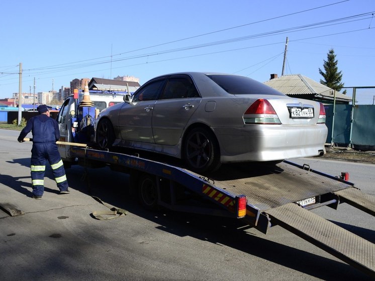 У 16 омичей арестовали автомобили из-за долгов во время рейда