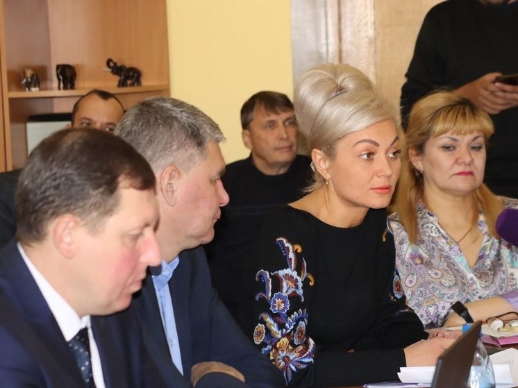 Попова объяснила, почему газоны не чистят вместе с тротуарами в Чите
