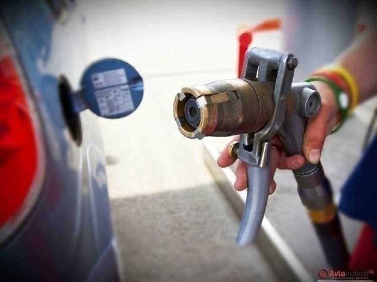 Сибиряк продавал воду под видом бензина