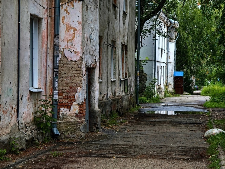 В Томске 6 гаражей и сараев снесли за сутки на улице Гоголя