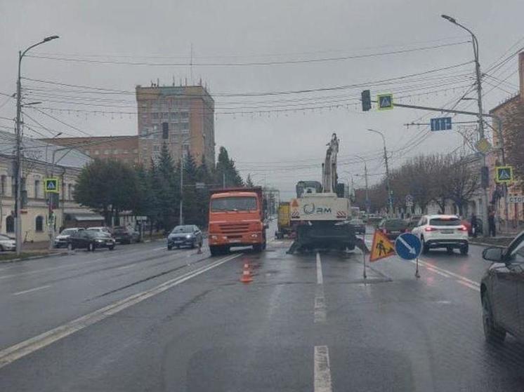 На Первомайском проспекте перекрыли две полосы движения