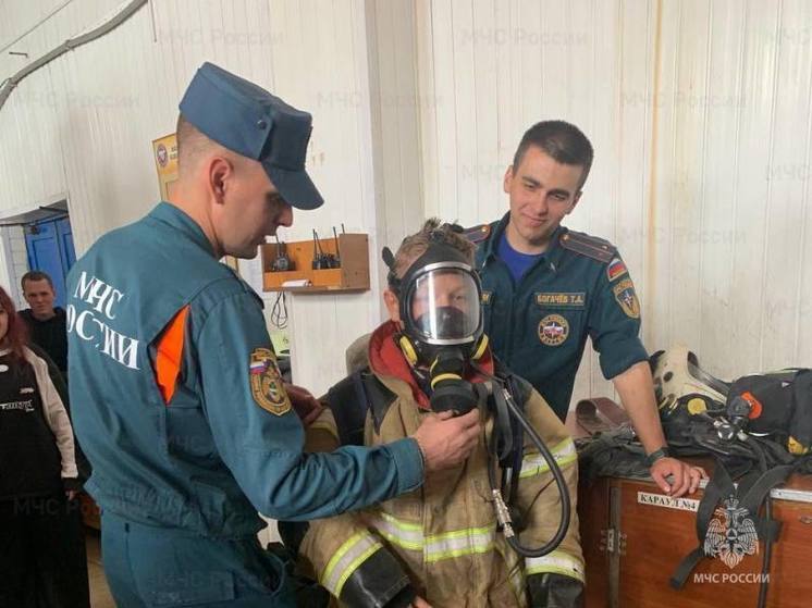 Школьники из Калужской области попробовали себя в роли спасателей МЧС