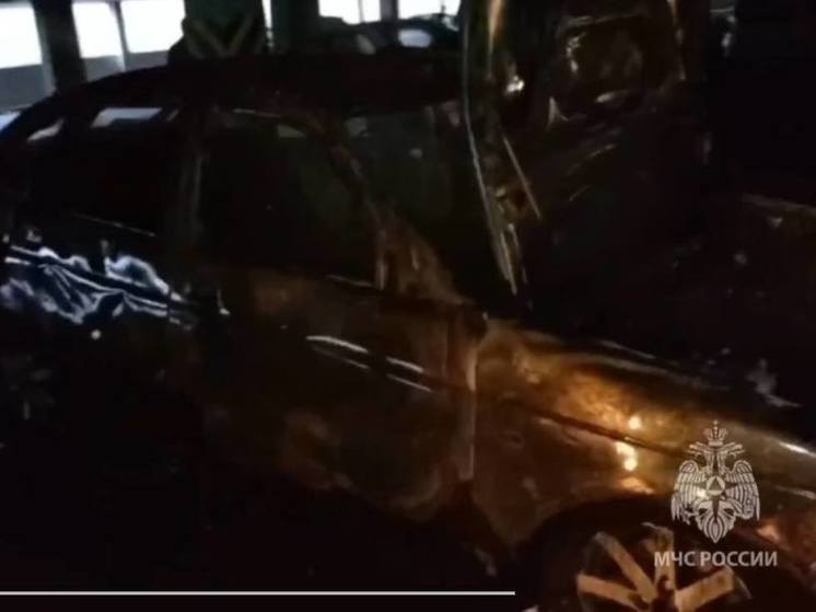 Автомобиль сгорел на парковке ТРЦ «Рио» в Нижнем Новгороде