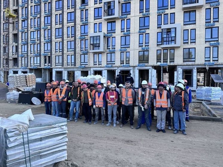 Более 20 мигрантов выдворят из страны после рейда на стройке в Химках