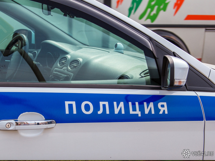 В Киселевске автомобиль с приставом на капоте удирал от полицейских