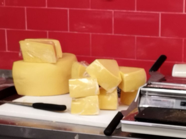 На сыроварне в Немане стали делать яблочный сыр со вкусом облепихи и имбиря
