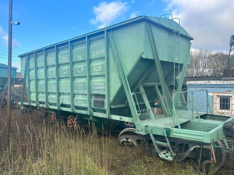 Грузовые вагоны сошли с рельсов на переезде в Сергиевом Посаде