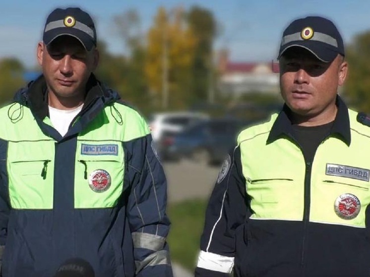 Саяногорские полицейские спасли жизнь пожилому водителю, которому отказали таксисты