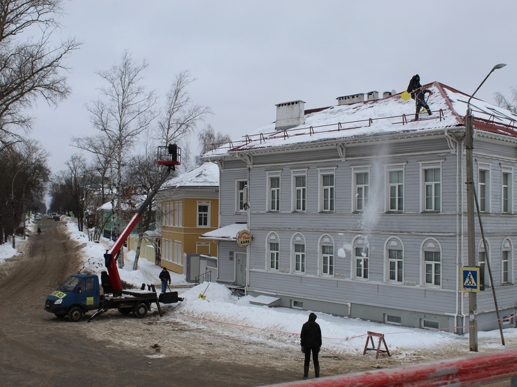 На ремонт крыш многоквартирных домов Вологодчины выделят около 150 млн рублей