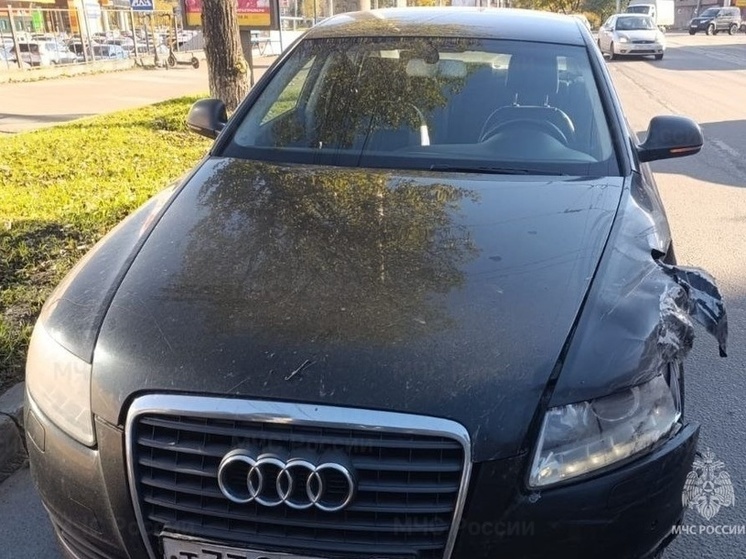 В Смоленске Ауди А6 въехала в стену магазина