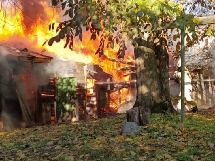 Новгородские спасатели потушили пожар на Яковлева