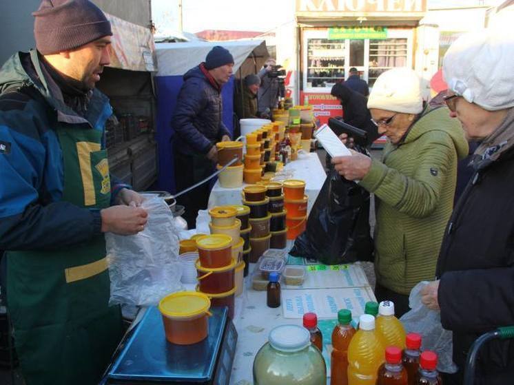 В Омске на Советском рынке за день ярмарки продают 150 килограммов меда