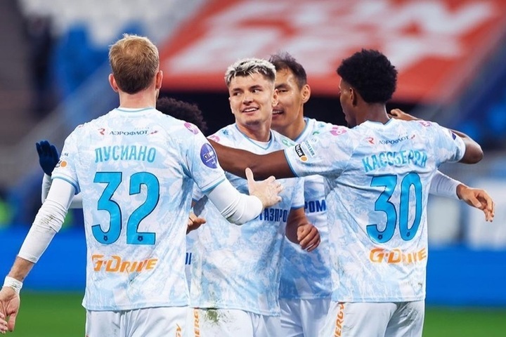 Артём получил травму в самом начале матча.