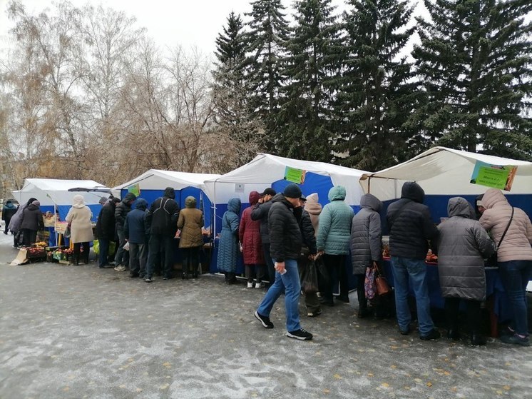 В Барнауле работает социальная ярмарка с низкими ценами