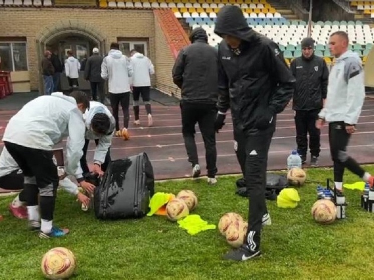 Бразильский вратарь Маринато Гильерме провёл мастер-класс для воспитанников Луганского детского дома