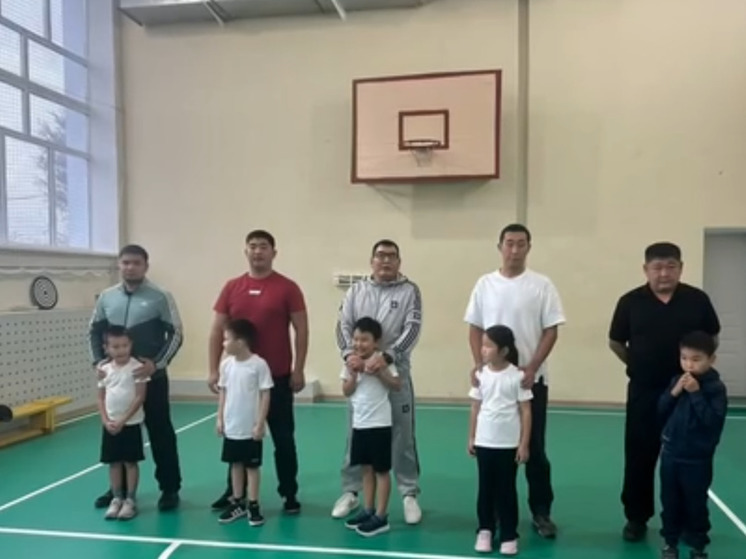 В одной из школ Калмыкии День отца отметили семейным конкурсом