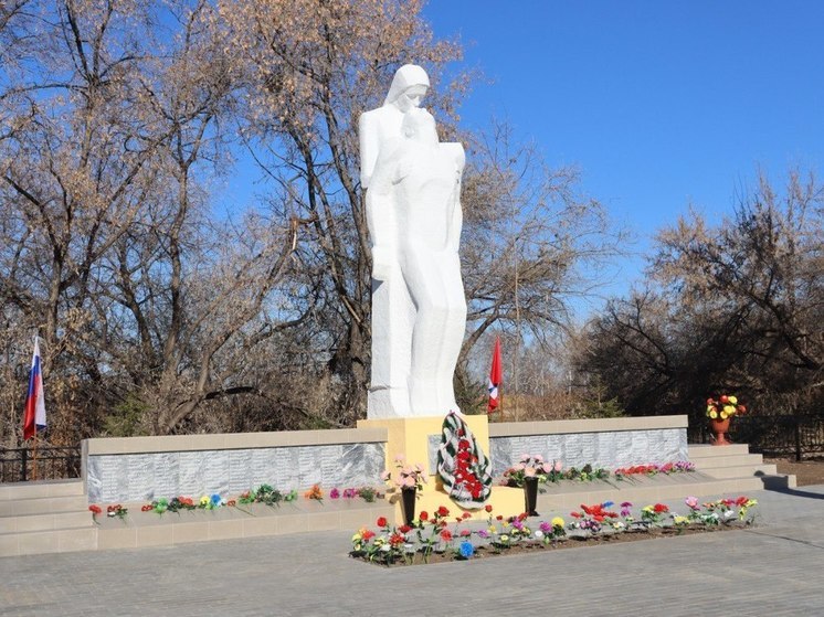 В селе Андреевка Омской области открылся памятник «Скорбящая мать»