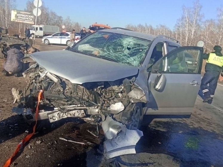 На трассе под Омском в ДТП погибли три человека