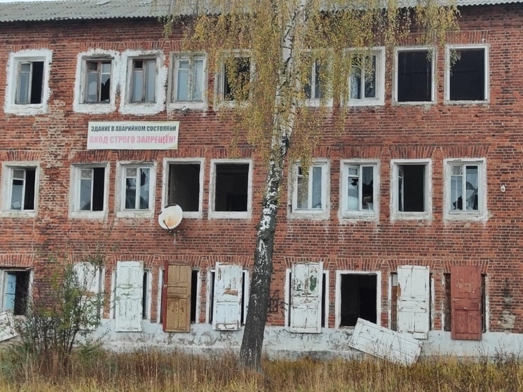 В Меленках снесут большой трехэтажный дом