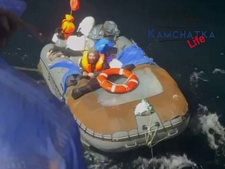 Погибших в Охотском море отца и сына похоронят в разных городах