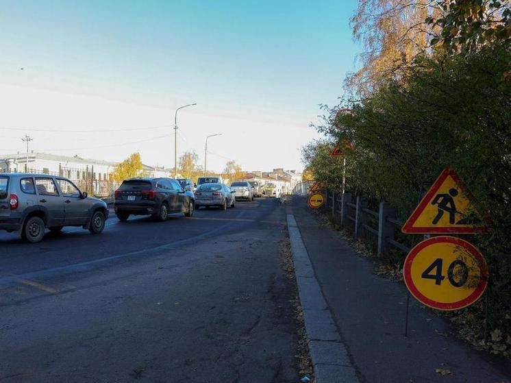 На Папульском мосту началась укладка нового асфальта