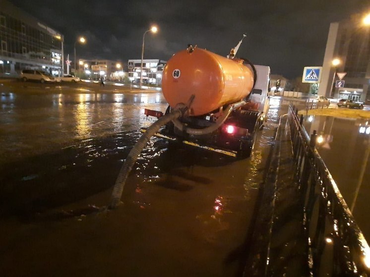 Откачка воды в Астрахани продолжается круглосуточно